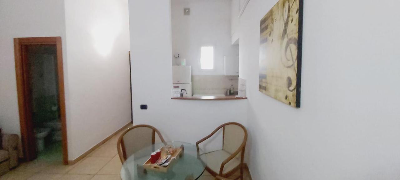 Mamo1 - Appartamento In Pieno Centro Citta Bari Esterno foto